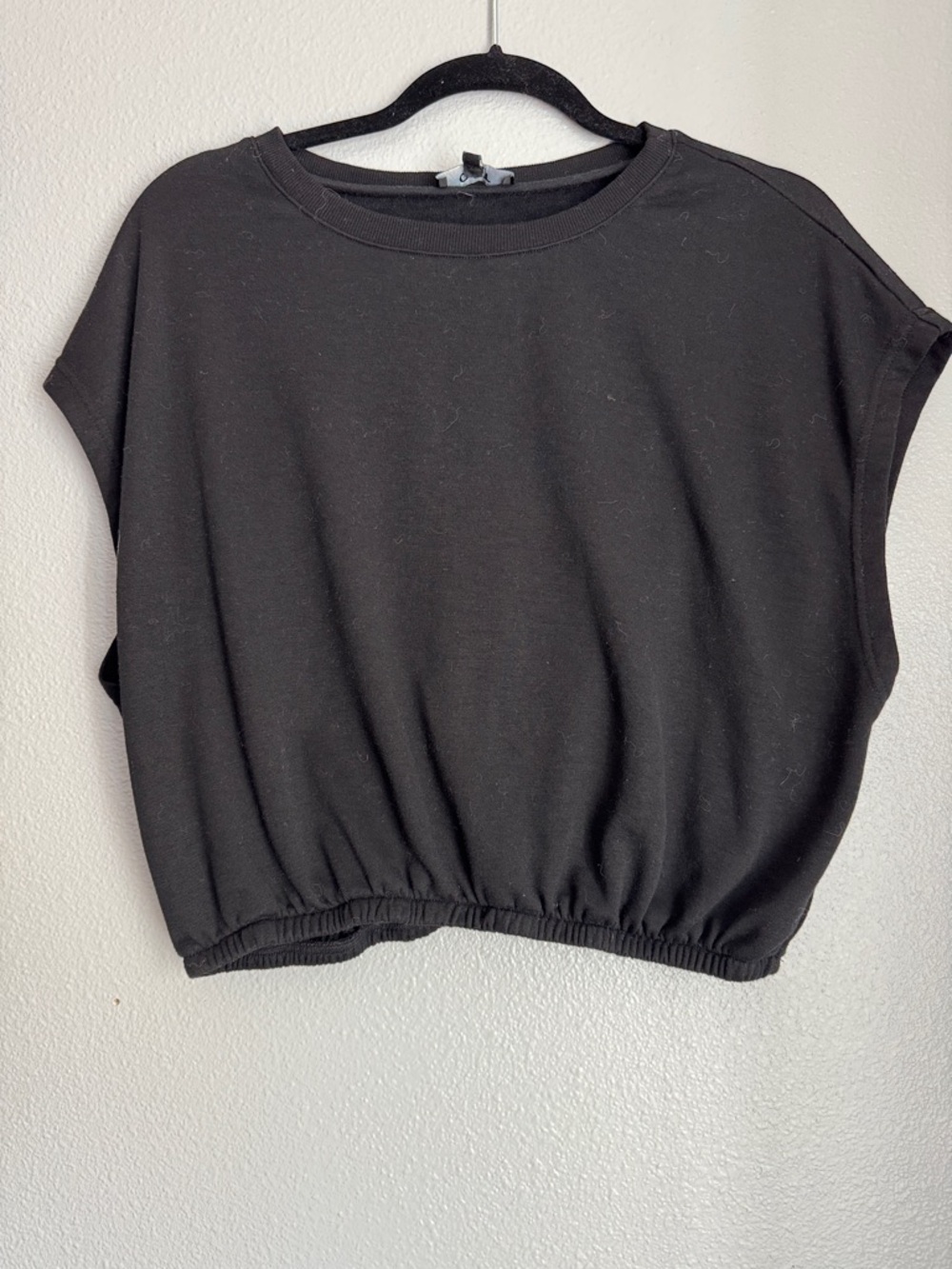 Black Cropped Cap-Sleeve Top with Elastic Hem